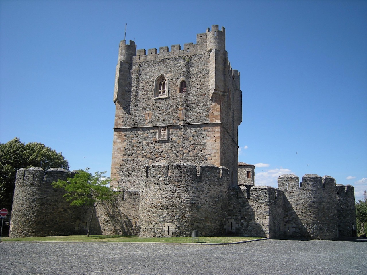 lado_a_lado_castelo_braganca